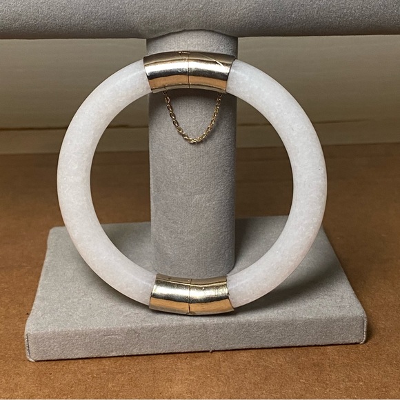 Vintage White Peking Glass Gold Tone Bracelet - Picture 6 of 10